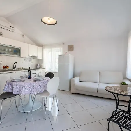 アパート By The Sea Pucisca, Brac - 15381 プチシャ