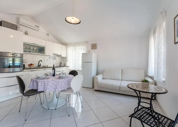 דירה By The Sea Pucisca, Brac - 15381 פוצ'ישצ'ה